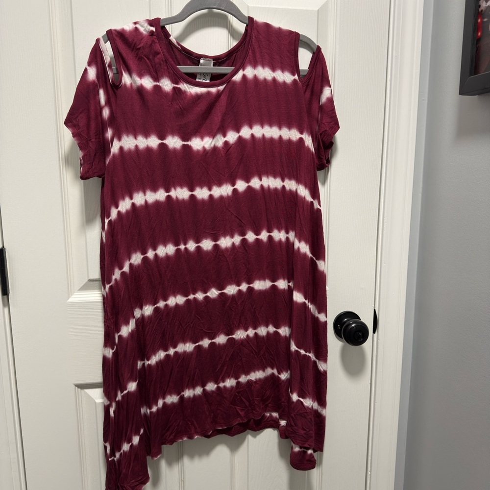 Red and White Asymmetrical Cut Out Short Sleeve Tee